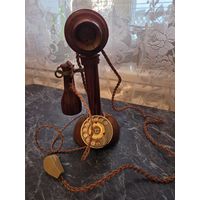 Старинный телефонный аппарат