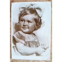 Гершман М. Девочка. Детская серия 1934 г. Чистая.