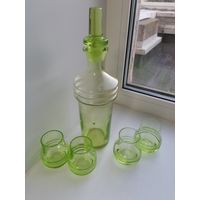 Графин и рюмки зелёное стекло