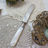 Нож с перламутровой ручкой, часть ручки - СЕРЕБРО Клейма