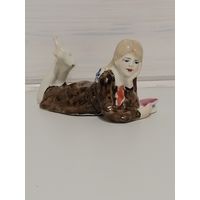 Фарфоровая статуэтка"Пионерка"