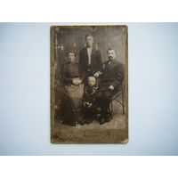 Семейное фото до 1917г. Л.С. Левин. Бобруйск. Мода(Парень по центру в косоворотке).