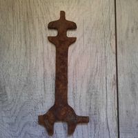 Старинный гаечный ключ