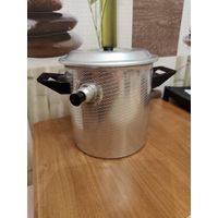 Кастрюля с двойным корпусом для кипячения молока