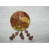 Брошь, янтарь.