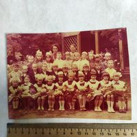 Фотография. История СССР в лицах. Одноклассники - первоклассники. Школьная форма. 1980-е.