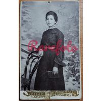 1910-е Визит портрет дама с книгой студийное фото типажи ретро