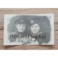 Сестры в военной форме. СССР