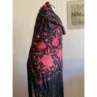 Антикварная шёлковая шаль с ручной вышивкой