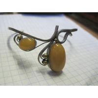 Браслет, янтарь на мельхиоре.