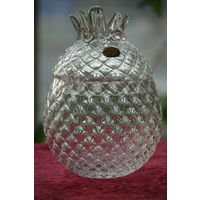 Ваза ( Богемия )  диаметр 11 см , высота 16,5 см   ( целая )