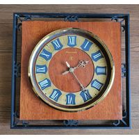 Часы настенные "Янтарь", на запчасти или под восстановление.