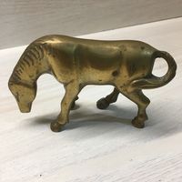 Конь латунь или бронза