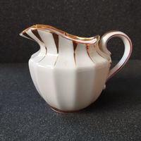 Сливочник фарфоровый (молочник) Золотой дождь, костяной фарфор. Вербилки