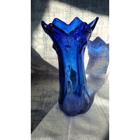 Коллекционная большая  ваза.Кобальтовое синее стекло.Богемия.Времен СССР.