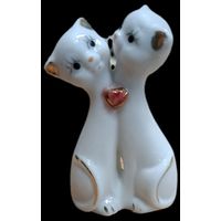 Фигурка фарфор - пара кошек 7.5 см