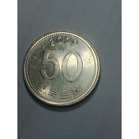 Южная Корея 50 вон 2003 года .