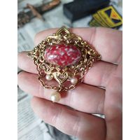 Красивая брошь с камнем,с рубля