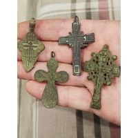 4 крупных крестика,в штурвале протерлось ушко