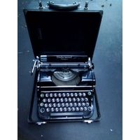 Печатная машинка  Ундервуд с кейсом.