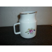 Небольшой сливочник. Фарфор. Чехословакия