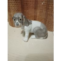 Статуэтка фарфоровая Миленький щенок бигля