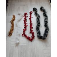 Ёлочные украшения, гирлянды.
