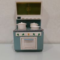 РЕДКОСТЬ ДЕТСКАЯ КУХНЯ(ПЛИТА) С ПОСУДОЙ