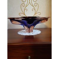 Ваза для фруктов. Чехословакия, цветное стекло. Диаметр 32 см, высота 15 см.