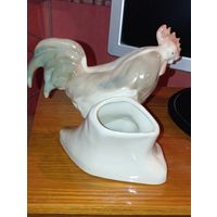 Фарфоровая статуэтка - солфетница или карандашница ,  " ПЕТУХ " . Клеймо Городница .