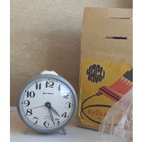 Будильник Янтарь.4 камня.