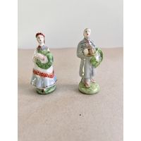 СТАТУЭТКА ФАРФОРОВАЯ "ЛАТЫШСКАЯ МИНИ ПАРОЧКА". 6 и 6,5 СМ. ЛАТВИЯ. РИЖСКИЙ ФФЗ. 1947 - 1970 ГОДА. СМ.ФОТО, КЛЕЙМО И ОПИСАНИЕ.