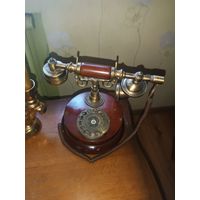 Старинный телефон