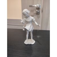 Статуэтка девочка с бабочкой hutschenreuther германия