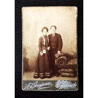 Молодая пара. Фотограф Адольф фон Свейковский, Ярославль. Конец 19-го века.