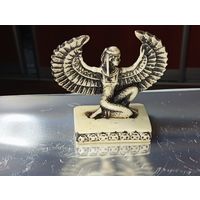 Статуэтка Богини Исиду .