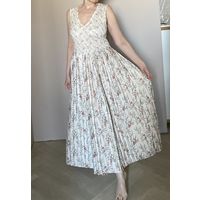 Платье классное, нежной расцветки, в мелкий цветочек