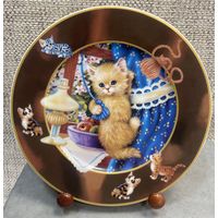 Декоративная фарфоровая настенная тарелка Mitterteich Германия. Сегодня я хочу подняться высоко! Из коллекции Веселые кошачьи шалости. 21 см 1999 год.