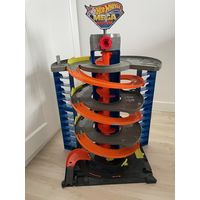 Игровой набор Hot Wheels City Мега Гараж,паркинг