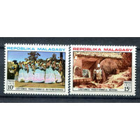 Мадагаскар - 1972г. - Национальные костюмы - полная серия, MNH, одна марка с дефектом клея [Mi 669-670] - 2 марки