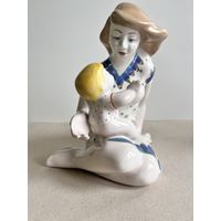СТАТУЭТКА ФАРФОРОВАЯ "МАТЕРИНСТВО. МАТЬ И ДИТЯ".  17*15*12 СМ. ПОЛОННОЕ. КРАСНОЕ КЛЕЙМО - 1 СОРТ.СМ.ФОТО И ОПИСАНИЕ.
