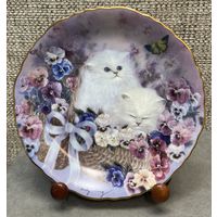 Фарфоровые коллекционная тарелка с котятами Bradford Exchange Lily Chang ,Садовые подарки. США. 1998 год. 19 см