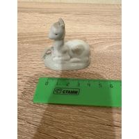 Винтажная мини-статуэтка,фарфор