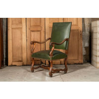 Старинное кресло