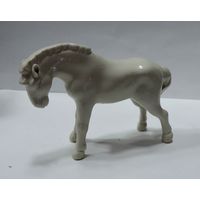 Статуэтка фарфоровая "Лошадь" 80-е годы Европа. Высота 8 см. Целая, без реставрации.