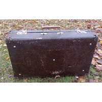 Большой винтажный чемодан из Лат.ССР, Рига. Рабочие замки, есть ключик. Возможна личная передача в Минске.