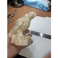 Орёл - белый мрамор . 790 грамм .