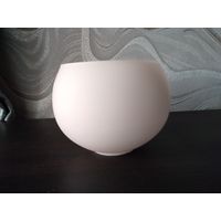 Плафон, высота 10см, ширина 12см, отверстие под патрон 5 см