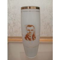 Ваза Гагарин СССР молочное стекло