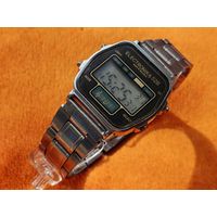 Электронные часы, Электроника 52Б (Electronika 52B), сигнал и 5 мелодий (в том числе Калинка и Подмосковные вечера), экспортный вариант. Нечастые. Торг есть.